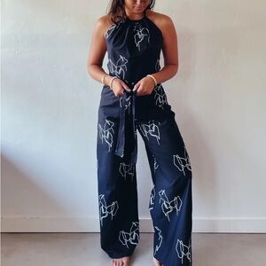 Holoholo Surf Hoku Pantsuit in Black Anthurium